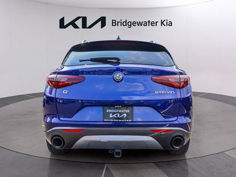Used 2023 Alfa Romeo Stelvio Ti AWD/4WD image 5