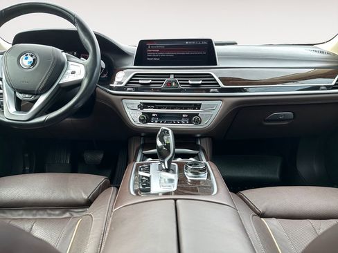 Used 2020 BMW 750i xDrive w/ Executive Package AWD/4WD image 11