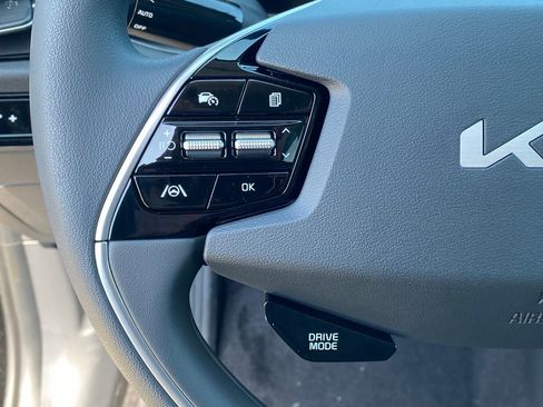 New 2026 Kia Niro EX FWD image 12