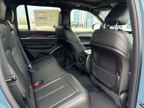 New 2026 Jeep Grand Cherokee Limited AWD/4WD image 13