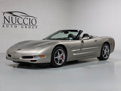 Used 1999 Chevrolet Corvette Convertible w/ Performance Handling Pkg RWD image 1