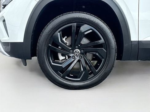 Used 2023 Volkswagen Atlas SE w/ Black Wheel Package AWD/4WD image 34