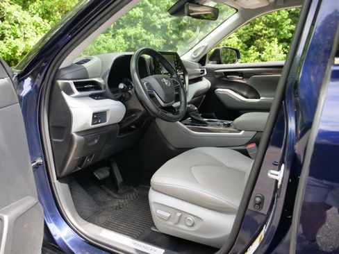Used 2021 Toyota Highlander Limited AWD/4WD image 26