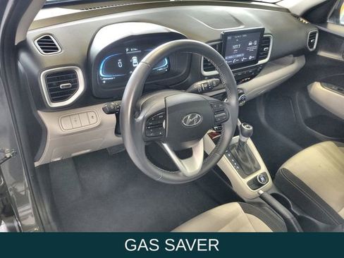 Used 2025 Hyundai Venue SEL FWD image 14