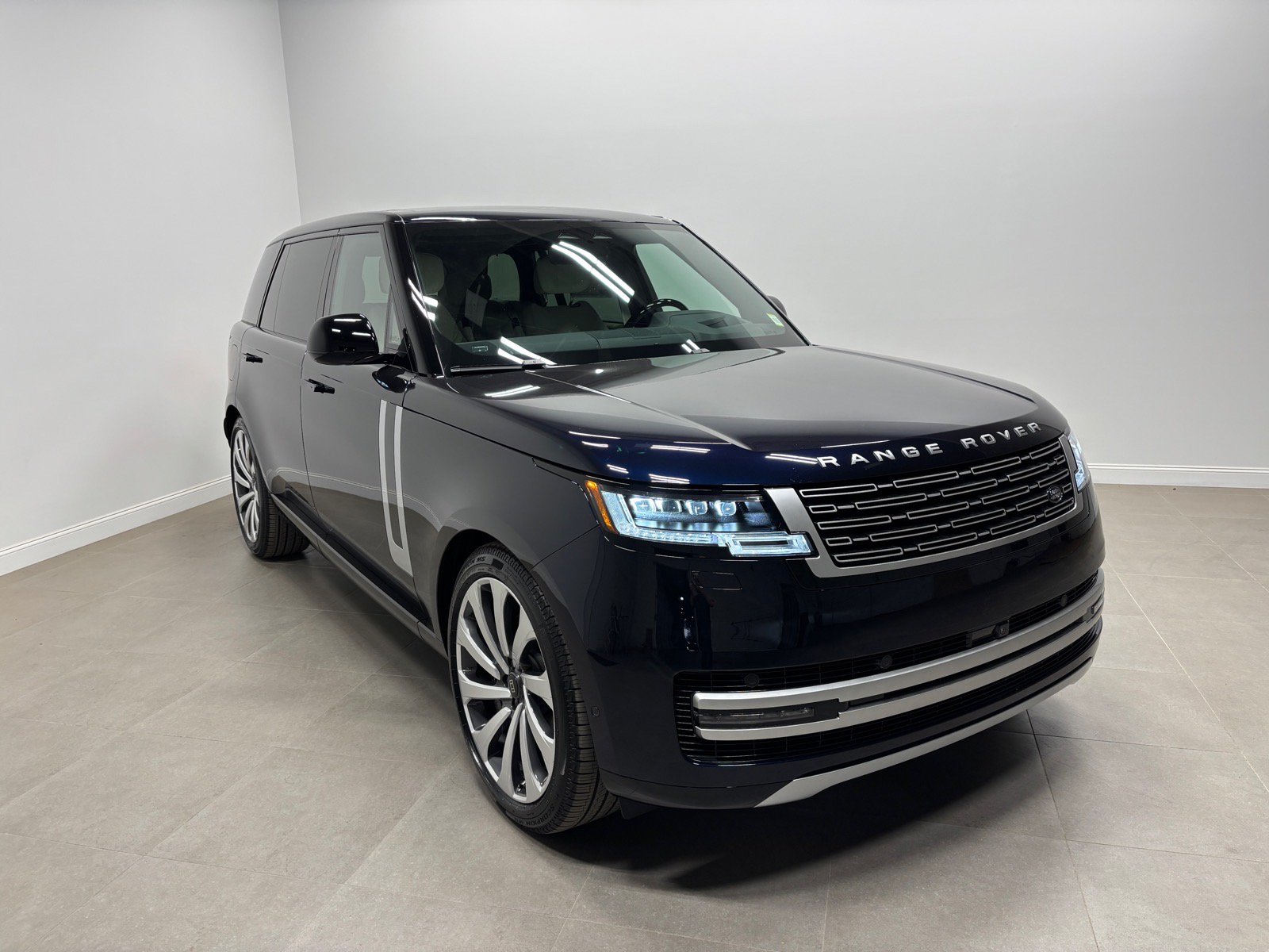 New 2027 Land Rover Range Rover Long Wheelbase Autobiography AWD/4WD image 4