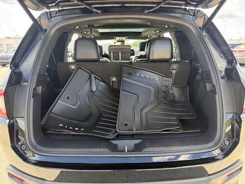 Used 2025 Honda Pilot Black Edition image 32