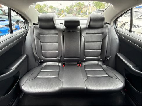 Used 2014 Volkswagen Jetta SE FWD image 25