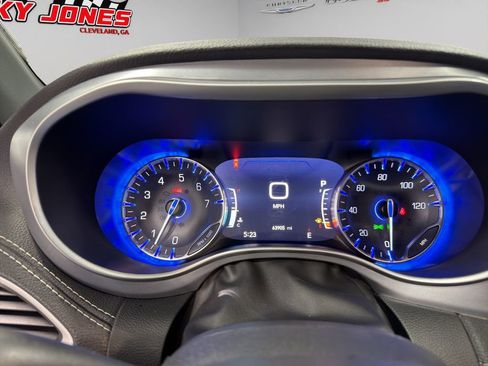 Used 2021 Chrysler Pacifica Touring w/ S Appearance Package image 31