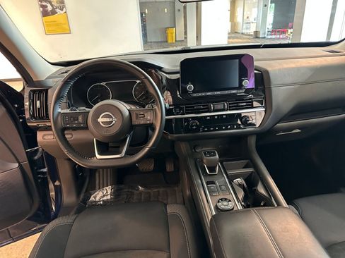 Used 2025 Nissan Pathfinder SV AWD/4WD image 36