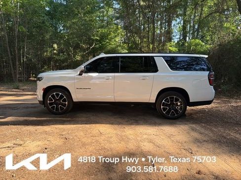 Used 2023 Chevrolet Suburban RST w/ Luxury Package RWD image 7