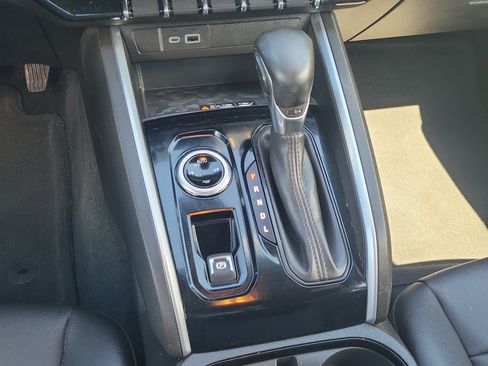 Used 2024 Chevrolet Colorado LT w/ LT Convenience Package III AWD/4WD image 24