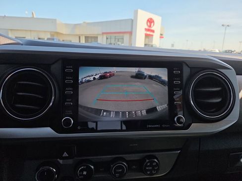 Certified 2020 Toyota Tacoma SR5 image 29