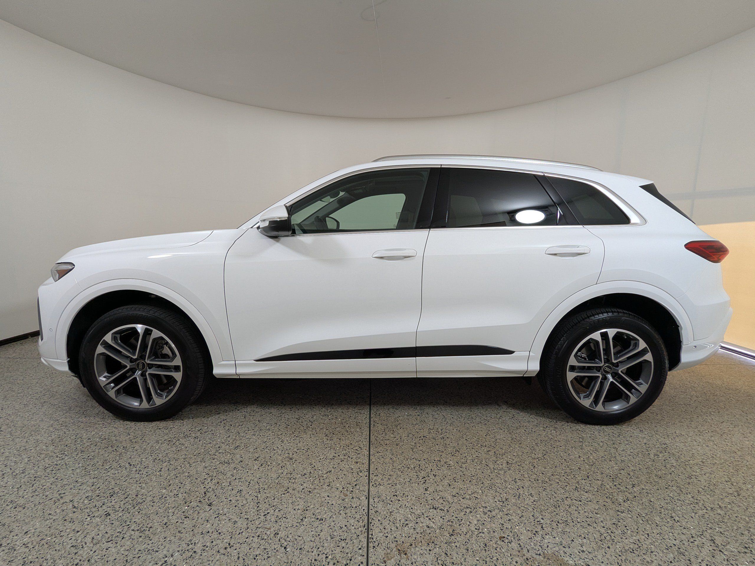 Certified 2025 Audi Q5 Premium w/ Premium Plus AWD/4WD image 4