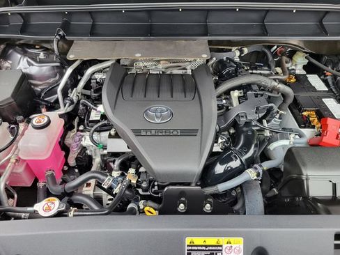 Used 2023 Toyota Highlander XLE FWD image 30