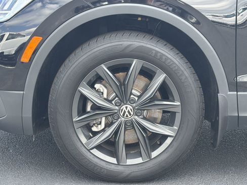 Used 2024 Volkswagen Tiguan SE w/ Panoramic Sunroof Package image 35