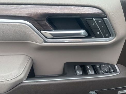 Used 2025 Chevrolet Silverado 1500 LTZ image 10
