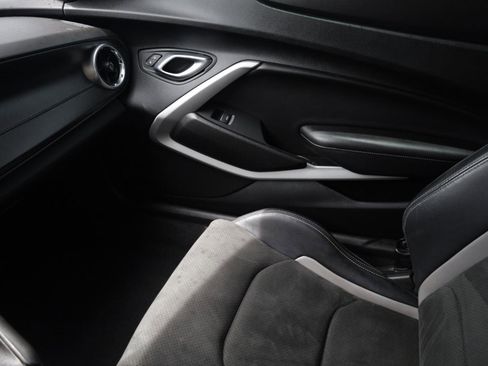 Used 2019 Chevrolet Camaro SS RWD image 13