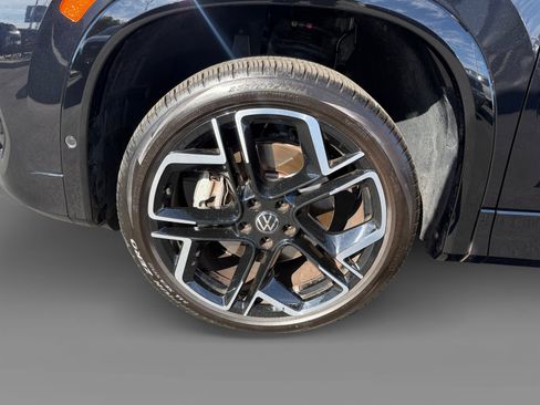 Certified 2025 Volkswagen Tiguan SEL R-Line AWD/4WD image 9