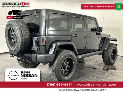 Used 2017 Jeep Wrangler Unlimited Sahara w/ Connectivity Group image 11