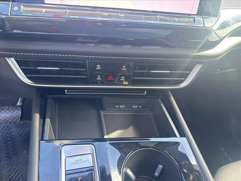 Used 2024 Volkswagen Atlas SE w/ Panoramic Sunroof Package FWD image 15