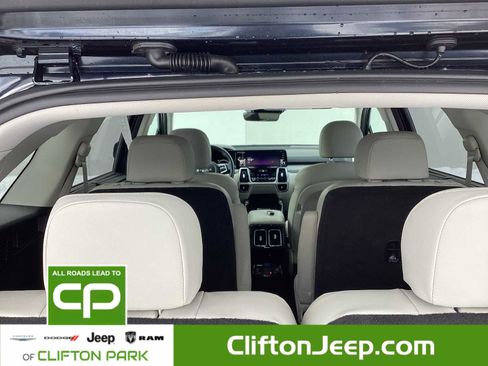 Used 2023 Kia Sorento SX Prestige image 8
