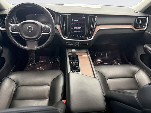 Used 2022 Volvo S60 B5 Momentum w/ Premium Package image 14