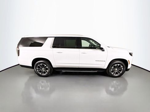Used 2025 Chevrolet Suburban LT w/ Comfort Package AWD/4WD image 8