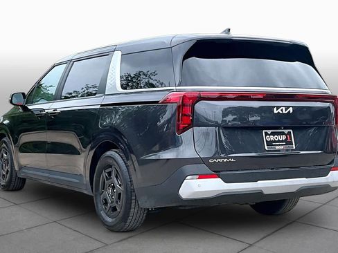 Used 2025 Kia Carnival FWD image 12