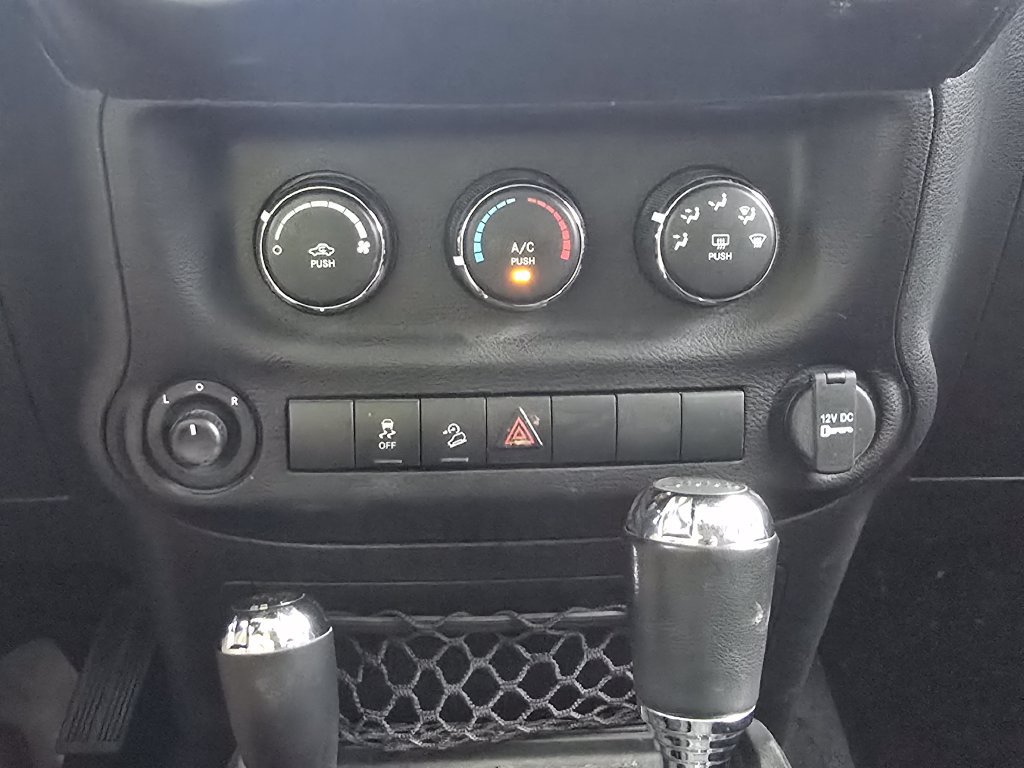 Used 2015 Jeep Wrangler Unlimited Sport w/ Quick Order Package 24S AWD/4WD image 29