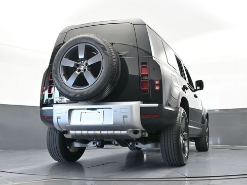 Used 2025 Land Rover Defender 110 S image 73