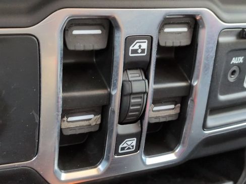 Used 2023 Jeep Gladiator Overland AWD/4WD image 23