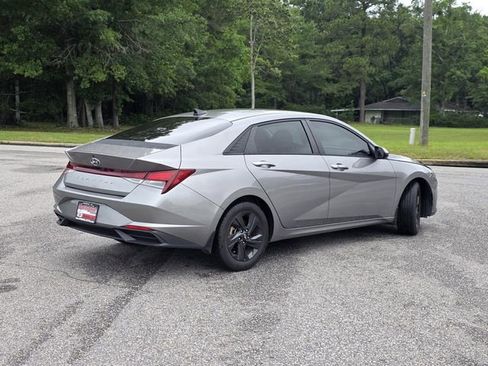 Used 2022 Hyundai Elantra SEL FWD image 5