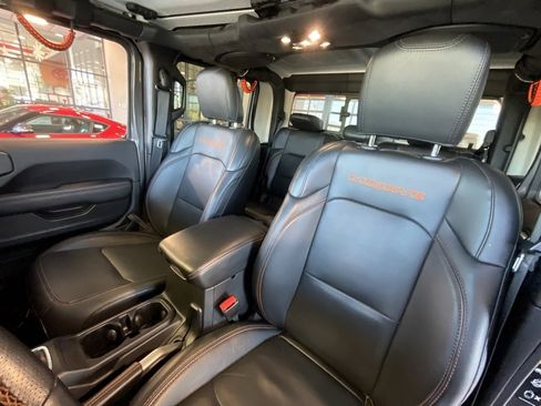 Used 2022 Jeep Gladiator Mojave w/ Cold Weather Group image 11