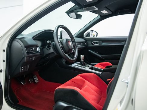 Used 2025 Honda Civic Type R image 10