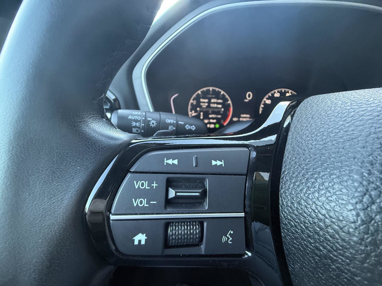 Used 2025 Honda Pilot Touring image 12