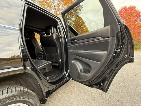 Used 2020 Jeep Grand Cherokee Overland image 35