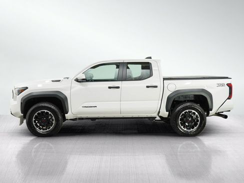 Used 2026 Toyota Tacoma TRD Off-Road AWD/4WD image 2