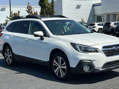 Used 2018 Subaru Outback 3.6R Limited AWD/4WD image 3