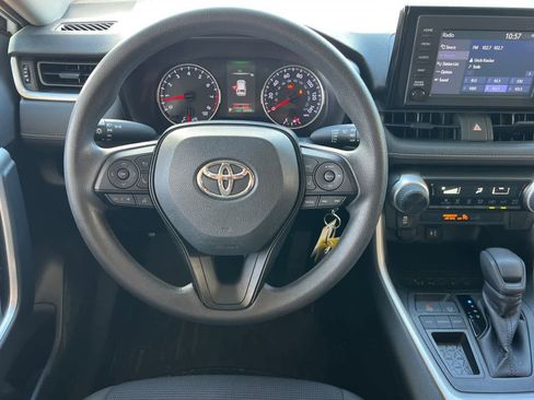 Used 2019 Toyota RAV4 LE FWD image 16