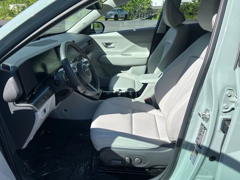 Used 2024 Hyundai Kona Limited AWD/4WD image 19