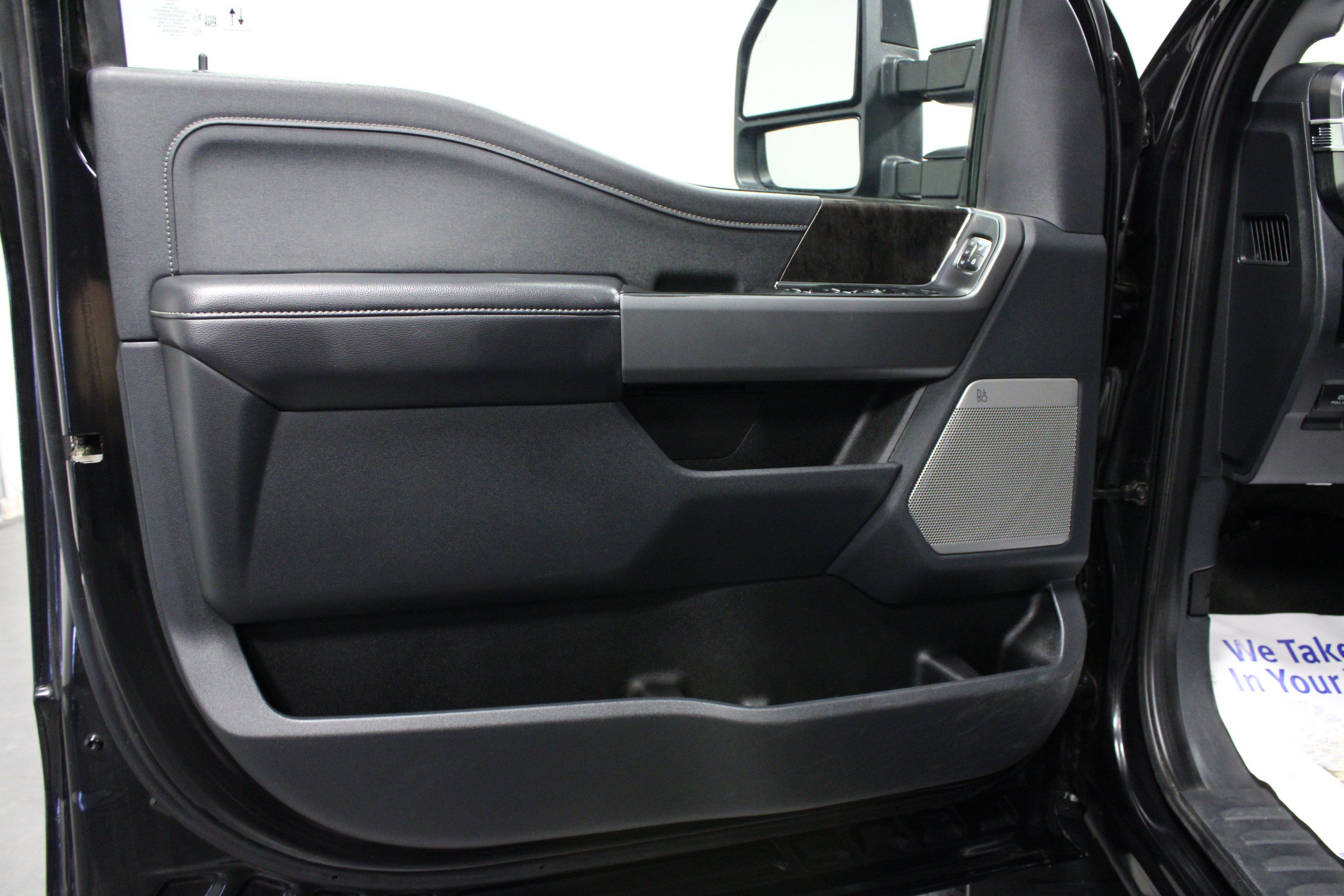 Used 2025 Ford F250 Lariat w/ Black Appearance Package AWD/4WD image 11