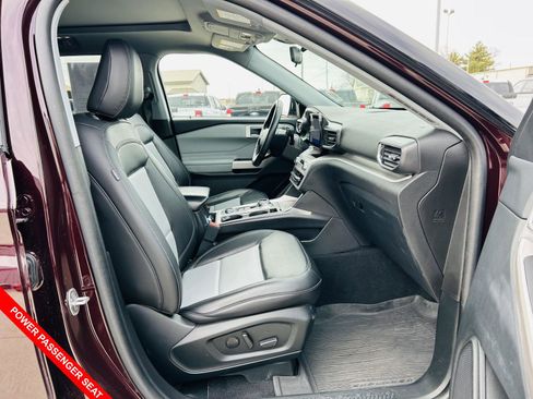 Used 2023 Ford Explorer XLT w/ Equipment Group 202A image 34