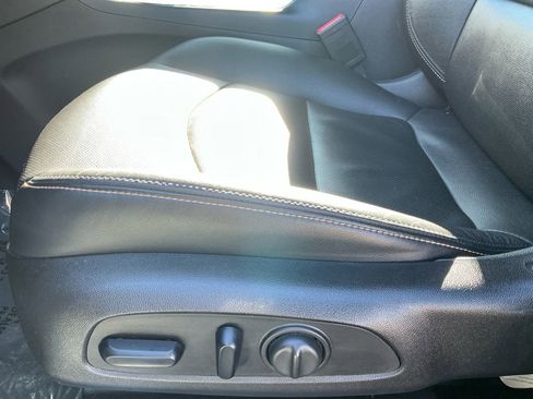 Used 2018 Chevrolet Equinox Premier image 23