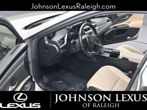Used 2021 Lexus ES 300h w/ Premium Package FWD image 13