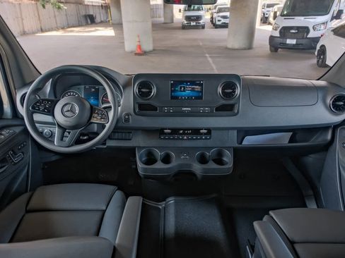 Used 2024 Mercedes-Benz Sprinter 2500 image 13