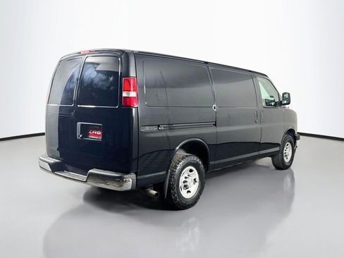Used 2017 Chevrolet Express 2500 RWD image 5