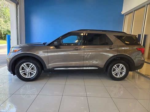 Used 2021 Ford Explorer XLT w/ Equipment Group 202A AWD/4WD image 4