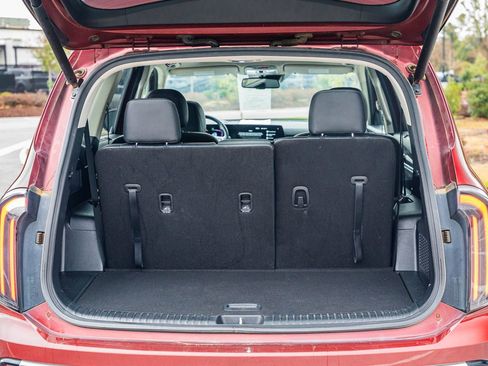 Used 2023 Kia Telluride EX w/ EX Captain's Chair Package image 17