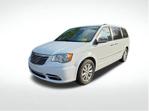 Used 2015 Chrysler Town & Country Limited Platinum image 5