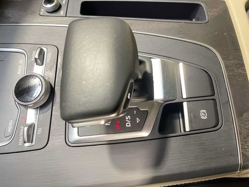 Used 2020 Audi Q5 2.0T Premium Plus w/ Premium Plus Package AWD/4WD image 17